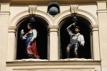 Tracht Graz Glockenspiel Glockenspielhaus  Top 10 Europa Steiermark Austria Österreich Europa Sehenswürdigkeit  Wahrzeichen Tourismus Uhr Giebel Tracht Glocken Glockenspielplatz 4 8010 Hahn goldener 