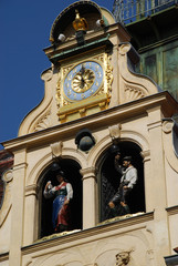 Glockenspiel Glockenspielhaus Graz Steiermark Austria Österreich Sehenswürdigkeit Top 10 Wahrzeichen Tourismus Uhr Giebel Tracht Europa Glockenspielplatz 4 8010 Hahn goldener 