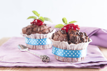muffins with currants and chocolate 