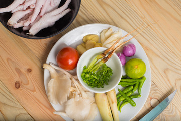Garnish the spicy chicken leg soup with the call name 