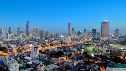 Fototapeta na wymiar BANGKOK, THAILAND - JANUARY 18: Skyline of Silom Downtown at dusk JANUARY 18, 2016 in Bangkok. Silom and Sathorn area are important business district of Bangkok.