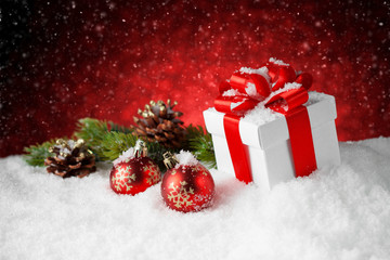 Fototapeta na wymiar Christmas gift box and decoration on snow