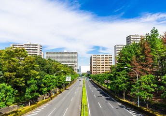 住宅街の幹線道路