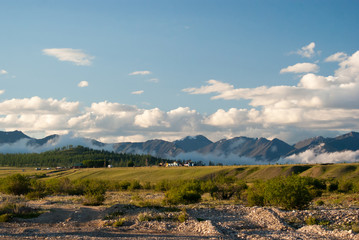 Naklejka premium Mountains with fog at the sunrise.