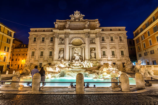 nobody at famous fontana di trevi in rome, italy