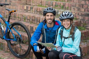 Obraz premium Portrait of biker couple with a map