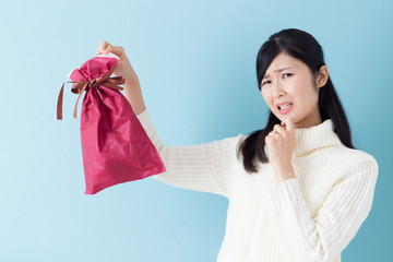 若い女性　冬服