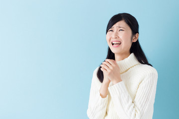 若い女性　冬服