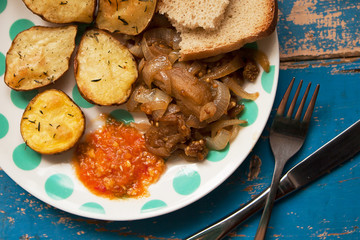 Картофель с тимьяном, тушеные баклажаны