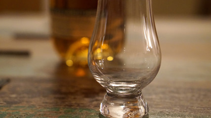 Whisky Glas leer
