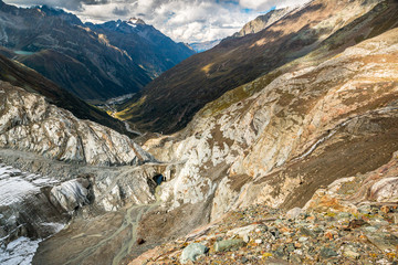 Fototapeta na wymiar View from the top of Pitztal glacier