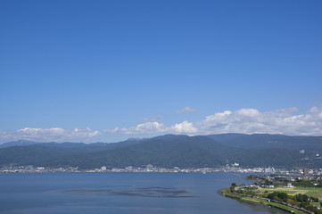秋空と諏訪湖