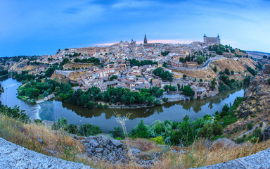 Fototapeta na wymiar Toledo desde el mirador