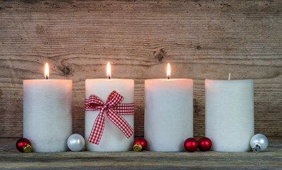 3. Advent Dekoration Kerzen Weihnachtskugeln