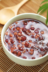 Red beans and barley porridge