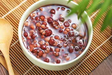 Red beans and barley porridge