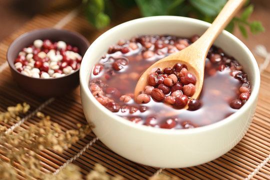 Red beans and barley porridge