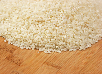 raw rice and on bamboo board