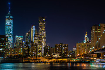 Fototapeta na wymiar Night view of the skyscrapers of New York City from the Brooklyn Bridge Park.