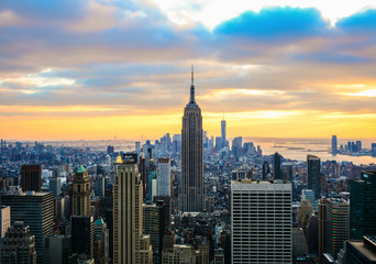 Fototapeta premium Malowniczy zachód słońca z wieżowcami Nowego Jorku