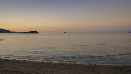 Fototapeta premium Sonnenaufgang in Airlie Beach, Queensland in Australien