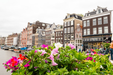 Fototapeta na wymiar Canal, flowers and typical Amsterdam buildings, Netherlands