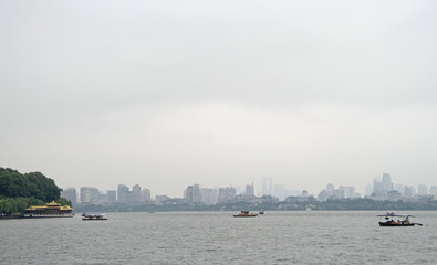 Naklejka premium boats on West lake in Hangzhou