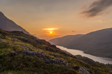 Fototapeta na wymiar Beautiful sunset at Loch leven in Scotland, Great Brittain
