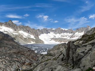 Fototapeta na wymiar Glaciar del Ródano en la ruta de los tres puertos, cerca de Furkapass, Suiza, verano de 2016 OLYMPUS DIGITAL CAMERA