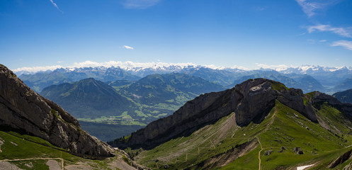 Fototapeta na wymiar vistas desde el monte Pilatus de Lucerna, Suiza, en el verano de 2016 OLYMPUS DIGITAL CAMERA