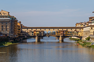 Fototapeta premium Ponte Vecchio bridge in Florence over the Arno River