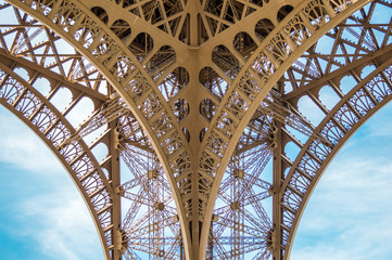 Fototapeta premium Eiffel Tower minimalism symmetrically