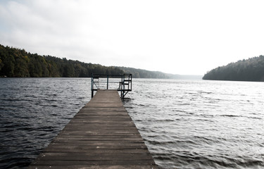 Pomost - Kładka nad jeziorem  © blesz