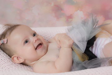 Joli Bebe Souriant Wall Mural Wallpaper Murals Wallsheaven Magalice