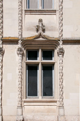Fenêtre de la mairie de Saumur, côté cour.