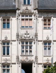 Fenêtres de la mairie de Saumur, côté cour. partie 02