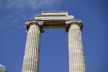 Fototapeta na wymiar View of Temple of Apollo in antique city of Didyma