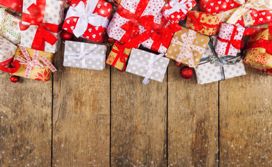 Fototapeta na wymiar Christmas gift boxes placed on wooden planks