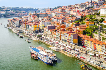 Fototapeta na wymiar Panorama Altstadt Porto über Rio Douro