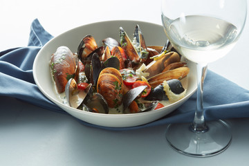 Mussel with white wine sauce on table