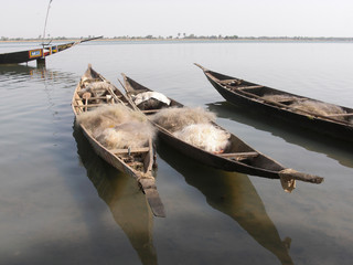 Barche da pesca tradizionali in Mali, 2014.