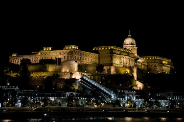 Fototapeta na wymiar Buda Castle at night