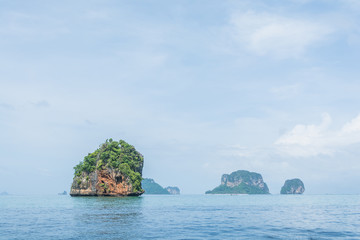 Naklejka premium Islands in the beautiful Andaman sea in sunny day in Krabi, Thai