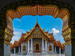 Obraz premium Wat Benchamabophit or Wat Ben in short is a marble temple in Bangkok