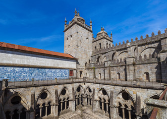 Fototapeta na wymiar Cathedral in Porto old town - Portugal