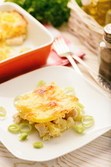 Casserole with chicken, potatoes, leek and cheese.