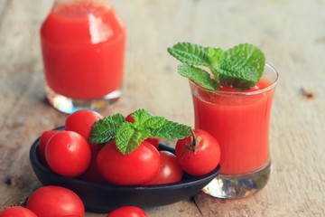 Fresh tomatoes and juice
