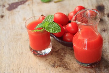 Fresh tomatoes and juice