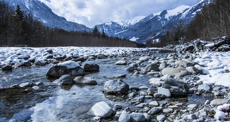 Fluss im Winter