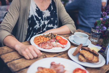 Obraz na płótnie Canvas Young woman having an english breakfast